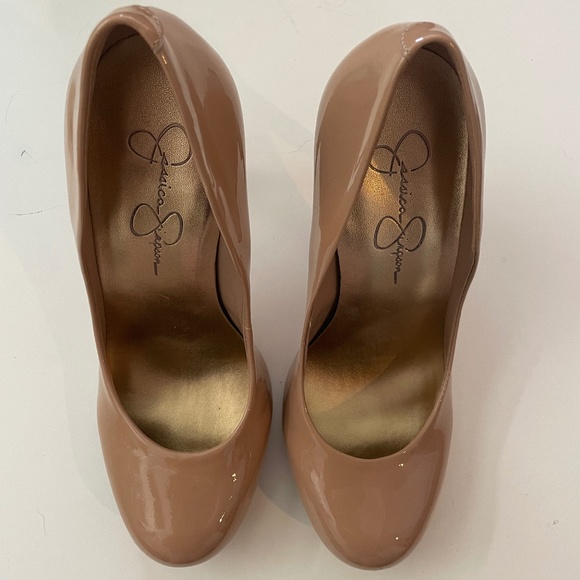 Jessica Simpson "Calie" Nude Patent Leather round toe heels - Picture 2 of 5
